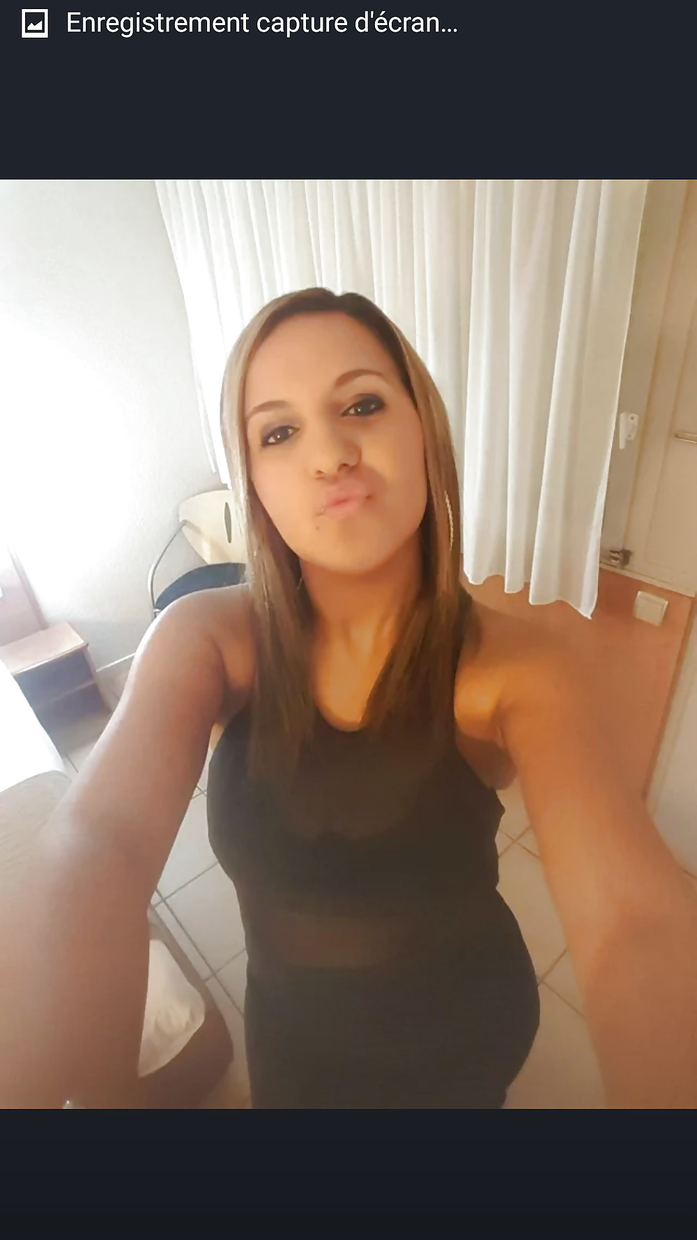Moment inoubliable pour un beau mec ouvert d'esprit qui a envie d'une coiffeuse vicieuse